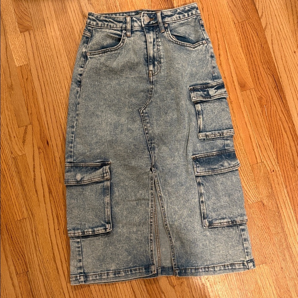 Wild Fable small Denim cargo Skirt
